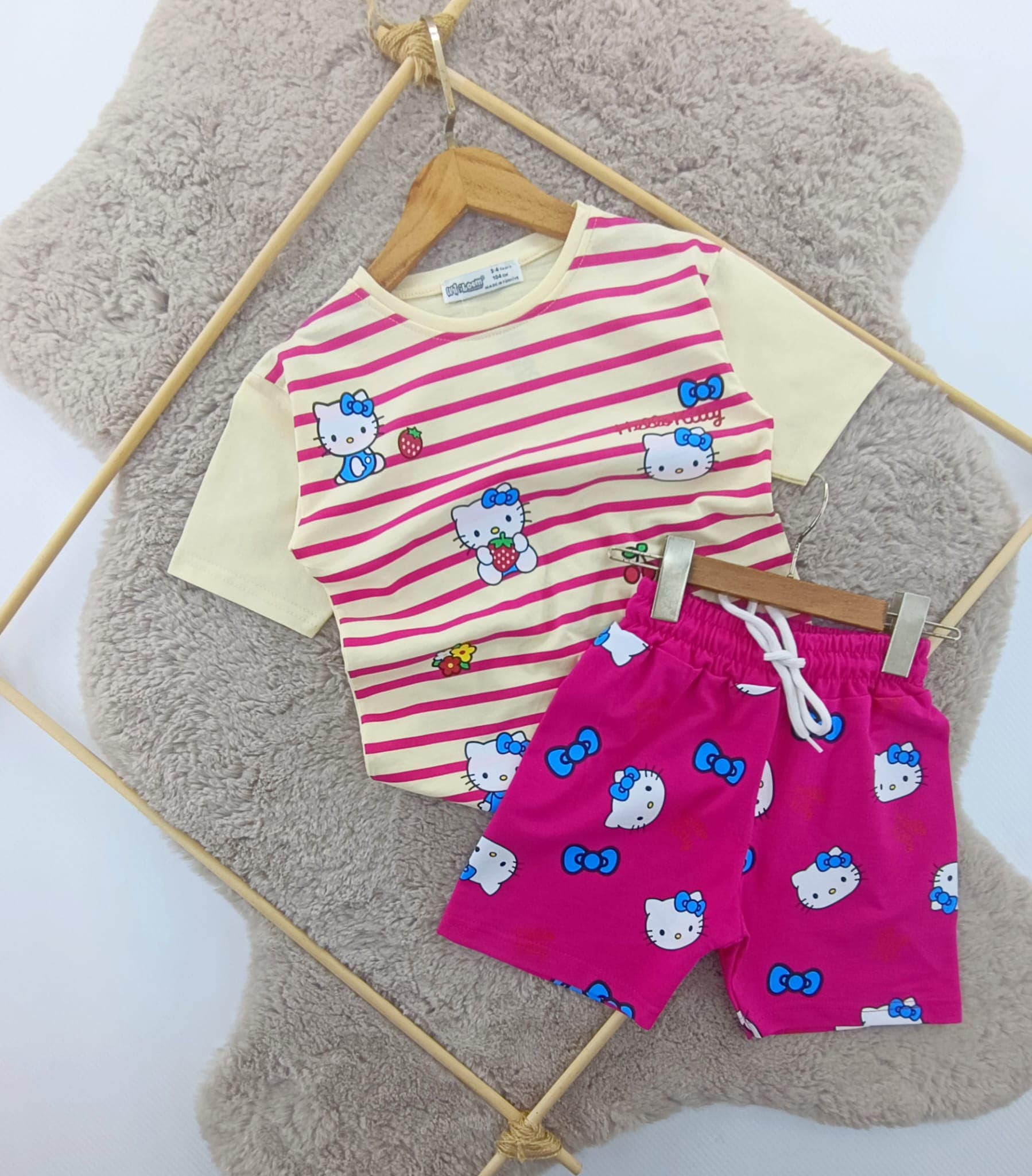 Hello Kitty Şort Desenli Takım