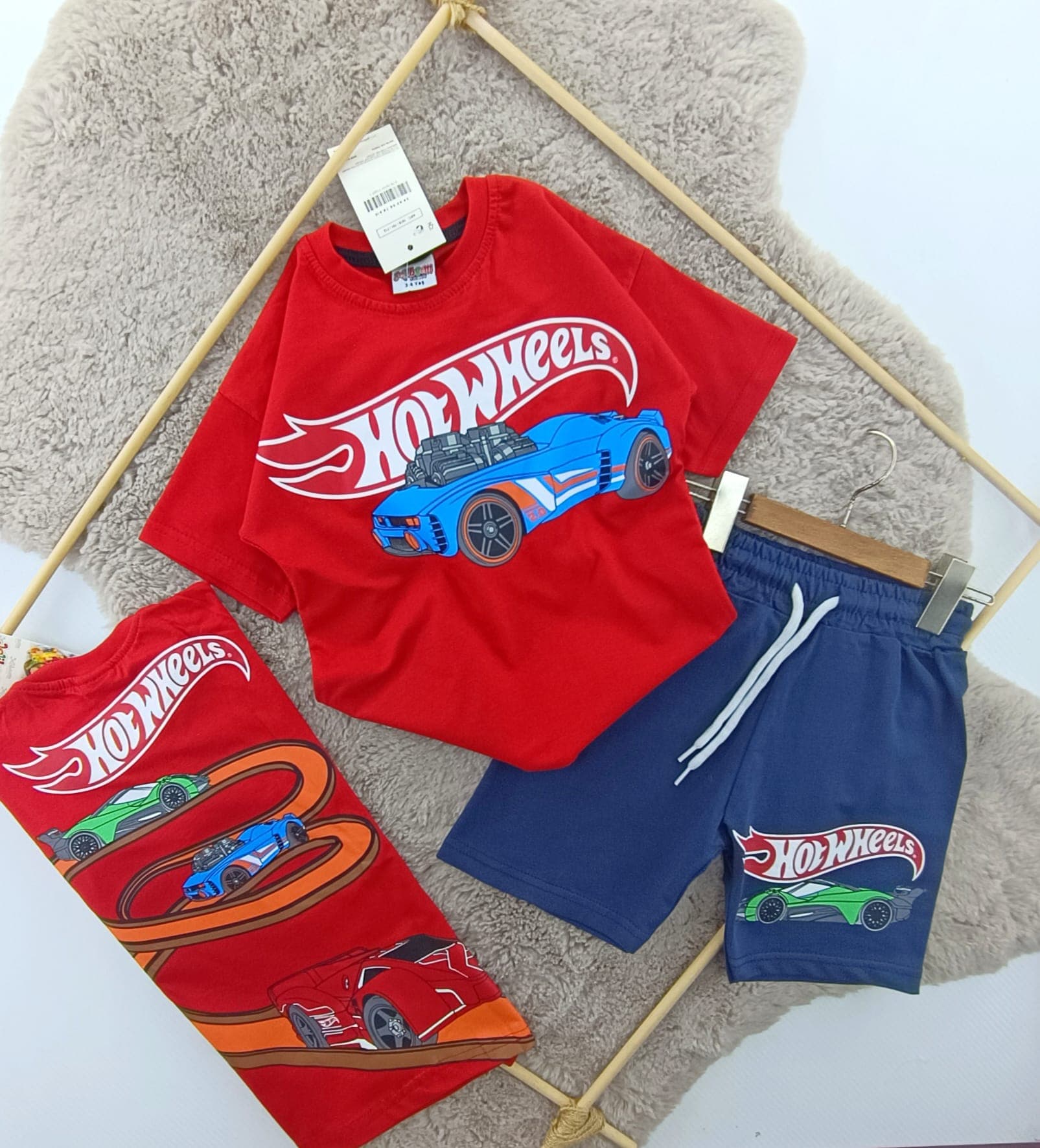 Hotwheels baskılı takım
