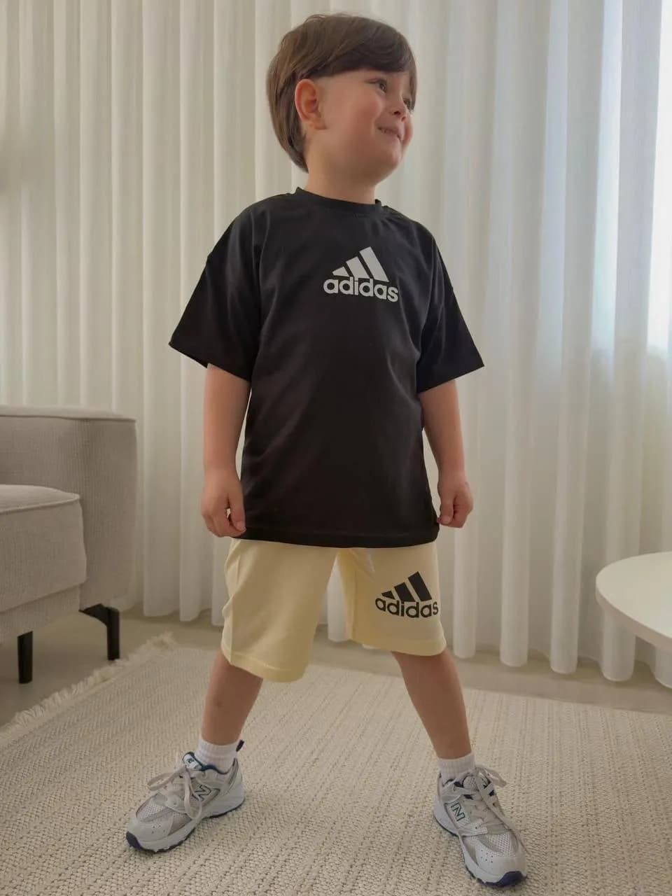 Adidas sırti şeritli takım